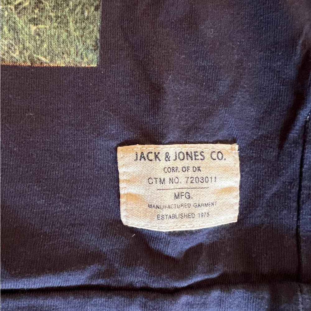 Graphic Tee - Picture 4 of 5
